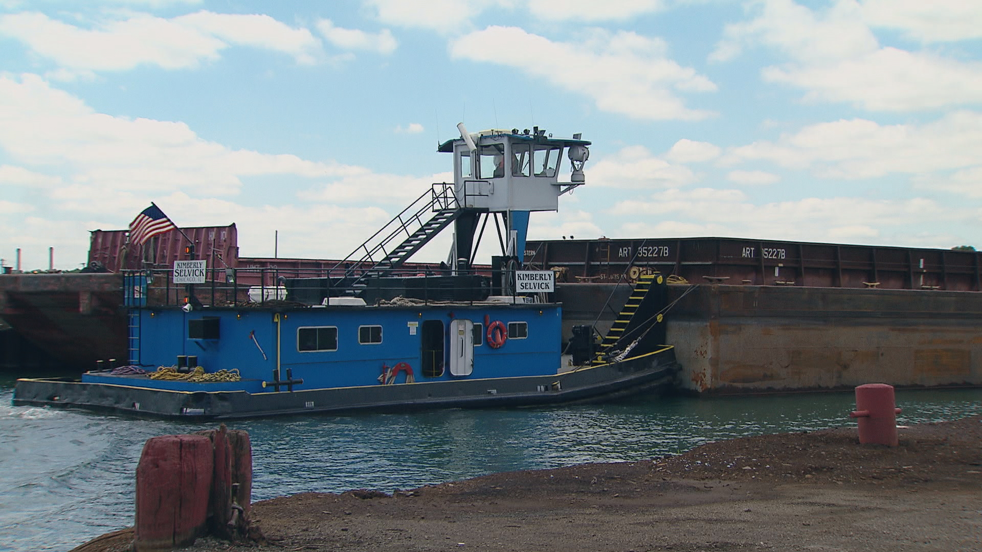 A Day with a Chicago Tugboat Crew Chicago News WTTW